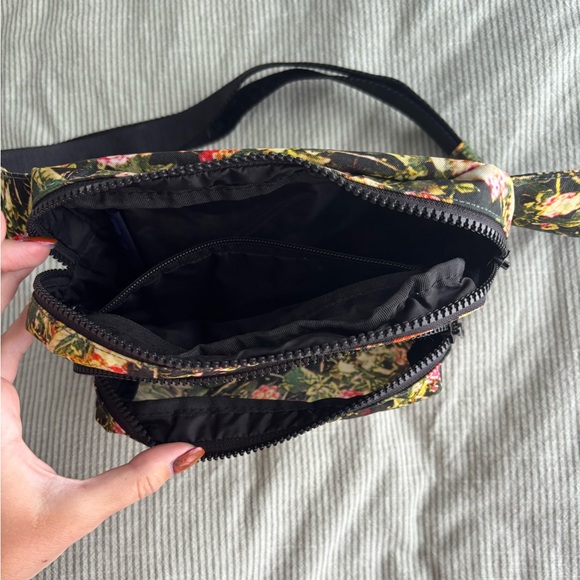 Baggu lantana fanny pack - Picture 2 of 4